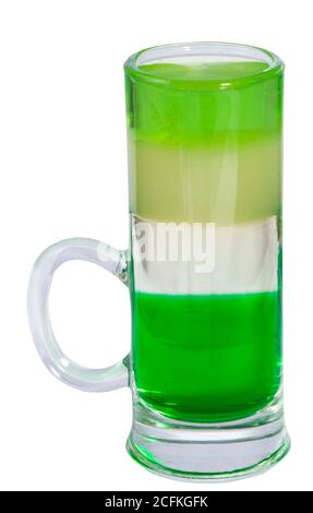 Cocktail in einem Glas auf weißem Hintergrund Stockfoto