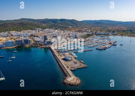 Das Bild vom 27. Juli zeigt das sehr ruhige San Antonio auf Ibiza am Montag, nachdem kein neuer britischer Tourist angekommen war und Menschen nach der Einführung der neuen Quarantänebeschränkungen am Wochenende abgereist waren. Ab Sonntag (26. Juli) müssen sich die Touristen nach ihrer Rückkehr für zwei Wochen selbst isolieren. Die Regeln gelten für Reisende, die aus ganz Spanien kommen - einschließlich der Kanarischen und Balearen. Und die Regierung rät jetzt "gegen alle, aber wesentliche Reisen auf das Festland SpainÓ. Stockfoto