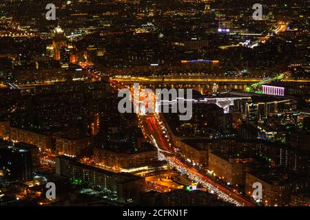 Blick auf Moskau bei Nacht von der Aussichtsplattform des Business Center am 07. Februar 2019. Blick auf Moskau bei Nacht von oben. Blick vom Ober Stockfoto