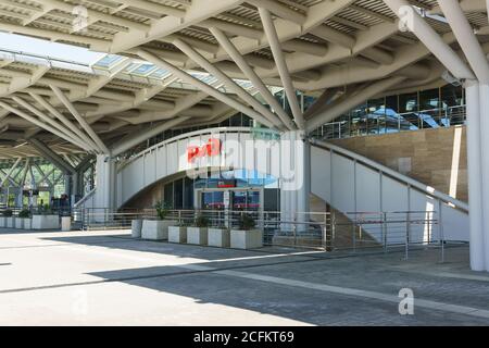 Russland, Sotschi, Region Krasnodar-Juni 05.2017: Eingang zum Bahnhof Imereti Resort aus dem Olympiapark Stockfoto