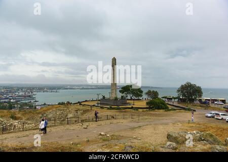 Kertsch, Krim, Russland-07. September 2018: Die touristische Attraktion-der Obelisk der Herrlichkeit den Unsterblichen Helden auf dem Berg mithridat allen Soldaten, die ich gefallen sind Stockfoto