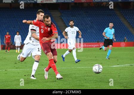 Basel, Schweiz. September 2020. Basel, Schweiz. 6. September 2020. Duelle, Duell zwischen Niklas Suele (Deutschland) und Haris Seferovic (Schweiz). Sport: Fußball: UEFA Nations League: 2. Spieltag: Schweiz - Deutschland, 09/06/2020 Credit: Markus Gilliar/GES/POOL/Nutzung weltweit/dpa/Alamy Live News Credit: dpa picture Alliance/Alamy Live News Stockfoto