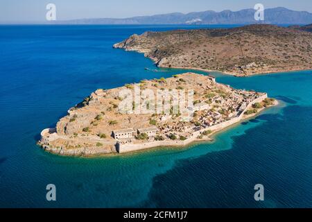 Luftaufnahme der ehemaligen Leprakolonie der Insel Spinalonga bei Plaka, Kreta, Griechenland Stockfoto