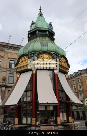 Erfrischungskiosk in Kongens Nytorv in Kopenhagen, das war die Erstes öffentliches Telefon Stockfoto