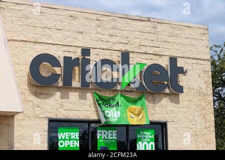Toledo - ca. September 2020: Cricket Wireless Einzelhandelsgeschäft. Cricket Wireless bietet Prepaid-Mobilfunkdienste und ist eine Tochtergesellschaft von AT&T Mobility. Stockfoto