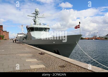 Dänisches Patrouillenboot am Wasser in Kopenhagen Stockfoto