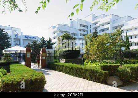 Jewpatoria, Krim, Russland-7. September 2019: Das Sanatorium Oren Krim auf der Frunse Straße, 17 im Kurort Stockfoto