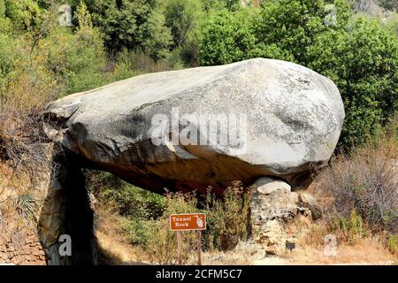 Tunnel Rock in Sequoia und Kings Canyon National Park, Kalifornien, USA Stockfoto