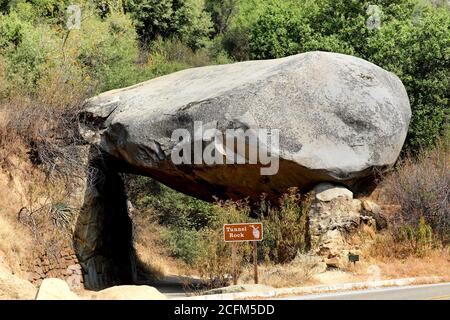 Tunnel Rock in Sequoia und Kings Canyon National Park, Kalifornien, USA Stockfoto