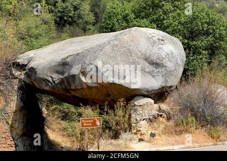 Tunnel Rock in Sequoia und Kings Canyon National Park, Kalifornien, USA Stockfoto