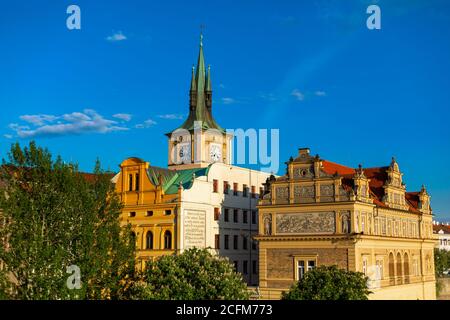 Nationalmuseum des tschechischen Komponisten Bedrich Smetana im Gebäude des ehemaligen Wasserwerks der Altstadt. Prager Landschaft. Stockfoto