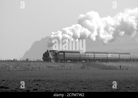 '31806' verlässt Blue Anchor mit einem Zug nach Minehead. Stockfoto