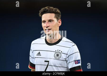 Basel, Schweiz. September 2020. Julian DRAXLER (GER), Einzelbild, getrimmt Einzelmotiv, Halbfigur, Halbfigur, Fußballspiel, UEFA Nations League Division A, 2020/2021, Gruppe 4.2.Spieltag. Schweiz (SUI) - Deutschland (GER) 1-1, am 6. September 2020 in Basel/Schweiz. Foto: Markus Giliar/GES/POOL via SVEN SIMON Fotoagentur GmbH & Co. Pressefoto KG # Prinzessin-Luise-Str. 41 # 45479 M uelheim/R uhr # Tel 0208/9413250 # Fax. 0208/9413260 # GLS Bank # BLZ 430 609 67 # Konto 4030 025 100 # IBAN DE75 4306 0967 4030 0251 00 # BIC GENODEM1GLS # www.svensimon.net ## DFB/UEFA-Vorschriften PR Stockfoto