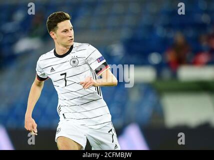 Basel, Schweiz. September 2020. Julian DRAXLER (GER), Aktion, Einzelbild, getrimmtes Einzelmotiv, Halbfigur, Halbfigur. Internationales Fußballspiel, UEFA Nations League Division A, 2020/2021, Gruppe 4.2.Spieltag. Schweiz (SUI) - Deutschland (GER) am 6. September 2020 in Basel/Schweiz. Foto: Valeria Witters/Witters/POOL via SVEN SIMON Fotoagentur GmbH & Co. Pressefoto KG # Prinzessin-Luise-Str. 41 # 45479 M uelheim/R uhr # Tel 0208/9413250 # Fax. 0208/9413260 # GLS Bank # BLZ 430 609 67 # Konto 4030 025 100 # IBAN DE75 4306 0967 4030 0251 00 # BIC GENODEM1GLS # www.svensimon.net Stockfoto