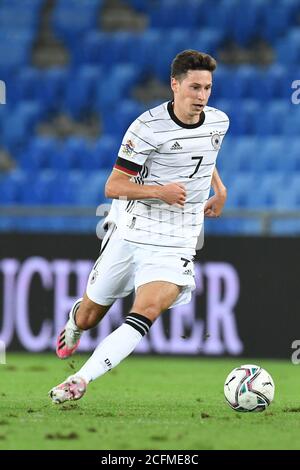 Basel, Schweiz. September 2020. Julian DRAXLER (GER), Action, Einzelaktion, Einzelbild, Ausschnitt, Ganzkörperaufnahme, Ganzkörperfußballspiel, UEFA Nations League Division A, 2020/2021, Gruppe 4.2.Spieltag. Schweiz (SUI) - Deutschland (GER) 1-1, am 6. September 2020 in Basel/Schweiz. Foto: Markus Giliar/GES/POOL via SVEN SIMON Fotoagentur GmbH & Co. Pressefoto KG # Prinzessin-Luise-Str. 41 # 45479 M uelheim/R uhr # Tel 0208/9413250 # Fax. 0208/9413260 # GLS Bank # BLZ 430 609 67 # Konto 4030 025 100 # IBAN DE75 4306 0967 4030 0251 00 # BIC GENODEM1GLS # www.svensimon.net ## DFB/UEF Stockfoto