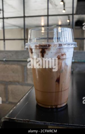 Iced Kaffee Mokka in Take Away Tasse, Stock Foto Stockfoto