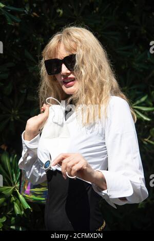 Venedig, Italien. September 2020. Arielle Dombasle, 77. Filmfestival Venedig in Venedig, Italien am 06. September 2020. Foto von Ron Crusow Kredit: Imagespace/Alamy Live Nachrichten Stockfoto