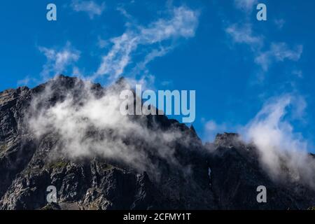 Mix-up Peak in dramatischen Morgenwolken vom Cascade Pass, North Cascades National Park, Washington State, USA Stockfoto