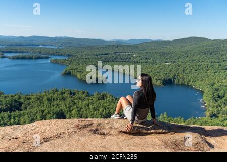 Toller Blick auf den Squam See vom West Rattlesnake Mountain NH Stockfoto
