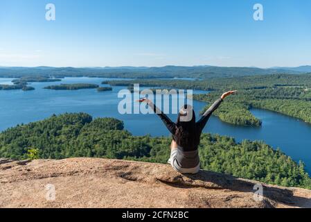 Toller Blick auf den Squam See vom West Rattlesnake Mountain NH Stockfoto