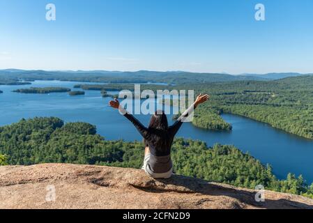 Toller Blick auf den Squam See vom West Rattlesnake Mountain NH Stockfoto
