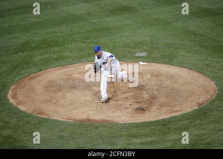 Chicago, Usa. September 2020. Chicago Cubs Startkanister Jon Lester liefert gegen die St. Louis Cardinals in der ersten Inning auf Wrigley Field am Sonntag, 6. September 2020 in Chicago. Foto von Kamil Krzaczynski/UPI Credit: UPI/Alamy Live News Stockfoto