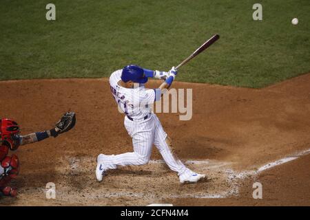 Chicago, Usa. September 2020. Chicago Cubs Catcher Willson Contreras (40) Singles gegen die St. Louis Cardinals im vierten Inning im Wrigley Field am Sonntag, 6. September 2020 in Chicago. Foto von Kamil Krzaczynski/UPI Credit: UPI/Alamy Live News Stockfoto