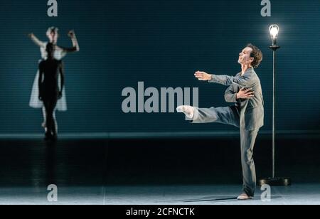 Hamburg, Deutschland. September 2020. Der Tänzer Alexandre Riabko tanzt auf der Fotoprobe von 'Ghost Light'. Das Ballett von John Neumeier feierte am 06.09.2020 seine Premiere an der Hamburgischen Staatsoper. Quelle: Markus Scholz/dpa/Alamy Live News Stockfoto
