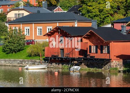 Alte rote Holzhäuser in der Altstadt von Porvoo, Finnland Stockfoto