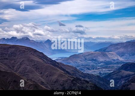 Lake Wakatipu, Queenstown, Otago, Südinsel, Neuseeland, Ozeanien. Panoramablick vom Skigebiet Cardrona. Stockfoto