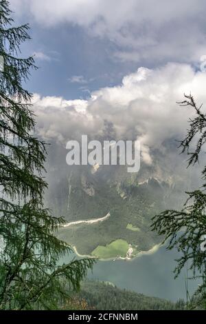 Blick auf den idyllischen Konigssee vom Feuerpalfen, Bayern, Deutschland Stockfoto