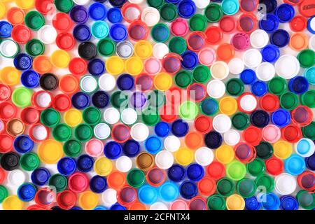 Farbe Kunststoffkappen aus PET-Flaschen als Recycling-Hintergrund Stockfoto