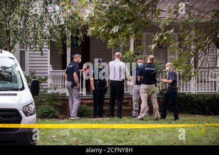 Bloomington, Usa. September 2020. Die Bloomington Police Department ermittelt nach einem dreifachen Mord-Selbstmord, der vier Gemeindemitglieder in einem Haus im 2600 Block von S. Olcott Blvd., im Hyde Park Viertel, tot ließ. Das Motiv für Schießereien ist unbekannt, und die Polizei untersucht weiter. Kredit: SOPA Images Limited/Alamy Live Nachrichten Stockfoto