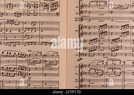 Nahaufnahme einer Orchesterpartitur Stockfoto
