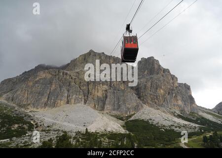 Seilbahn nach Lagazuoi, Ampezzaner Alpen, Dolomiten, Südtirol, Italien, Europa Stockfoto