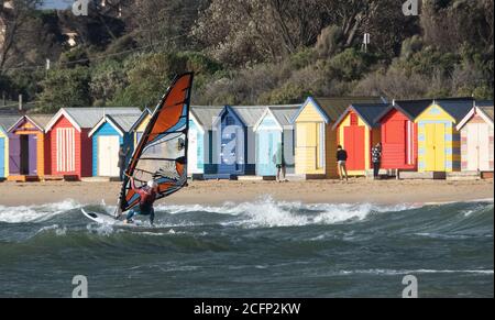 Melbourne Australien. Szenen des täglichen Lebens in Melbourne Australien . Windsurfen auf Port Phillip Bay. Stockfoto