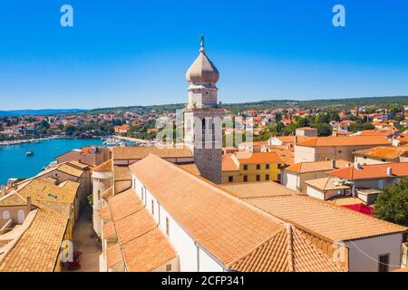 Panoramablick auf die Altstadt von Krk in Kroatien Stockfoto