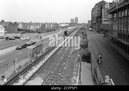 Blick nach Osten von der jetzt geschlossenen Silvertown Station, die auf dem North Woolwich Branch der ehemaligen North London Line in Richtung North Woolwich war. Stockfoto