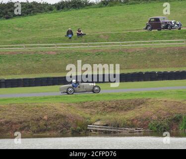 Chris Hudson, Bugatti T35B, John Holland Trophy for Vintage and Pre-61 Racing Cars, VSCC Formula Vintage, Mallory Park, Leicestershire, England, 23 Stockfoto