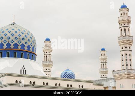 Detail des Minaretts in der Masjid Bandaraya Moschee in Kota Kinabalu, Borneo, Malaysia Stockfoto