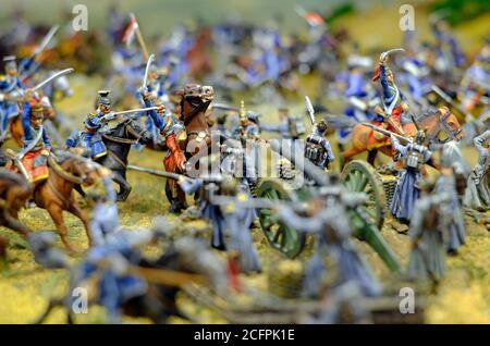 Miniatur-Spielzeugsoldaten in napoleonischen Kriegsschlachtszene Stockfoto