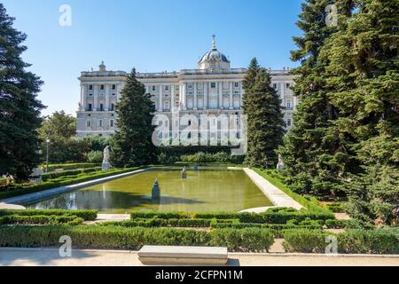 Royal Palace in Madrid in einem schönen Sommertag, Spanien Stockfoto