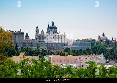 Royal Palace in Madrid in einem schönen Sommertag, Spanien Stockfoto