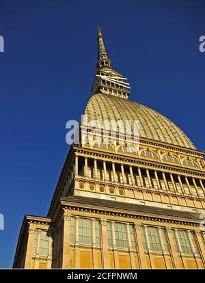 Farbe und monumento der Stadt Turin, Italien. Turin ist die Hauptstadt der Region Piemonte und eine der schönsten Städte Italiens Stockfoto