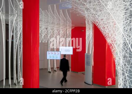 Nürnberg, Deutschland. September 2020. Der Eingangsbereich zum Institut für Arbeitsmarkt- und Berufsforschung der Bundesagentur für Arbeit IAB. Das Institut wurde 1967 als Forschungseinrichtung der ehemaligen Bundesagentur für Arbeit gegründet und ist seit 2004 eine Sonderabteilung der Bundesagentur für Arbeit. Quelle: Daniel Karmann/dpa/Alamy Live News Stockfoto