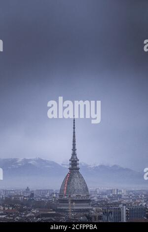 Farbe und monumento der Stadt Turin, Italien. Turin ist die Hauptstadt der Region Piemonte und eine der schönsten Städte Italiens Stockfoto