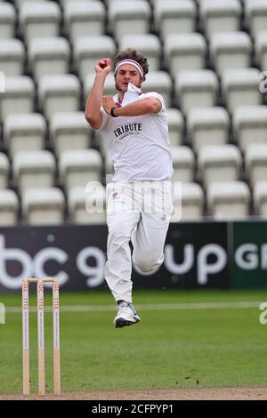 Worcester, Großbritannien. September 2020. WORCESTER, ENGLAND. SEPTEMBER 07 2020: Jack Brooks von Somerset Bowling während des zweiten Tages der County Championship, Bob Willis Trophy Spiel zwischen, Worcestershire und Somerset in New Road, Worcester, England am 7. September 2020. (Foto von Mitchell Gunn/ESPA-Images) Quelle: European Sports Photo Agency/Alamy Live News Stockfoto