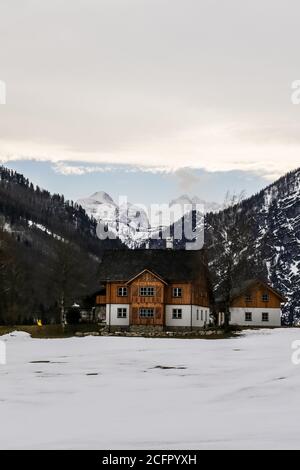 Blick auf die Chalets in Bad Aussee in der Steiermark, Österreich Stockfoto
