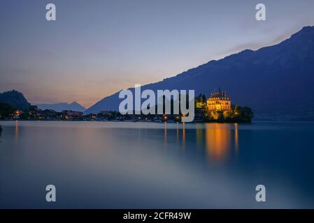 Halbinsel Iseltwald und ehemaliges Schloss in der Schweiz Stockfoto