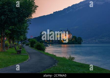 Halbinsel Iseltwald und ehemaliges Schloss in der Schweiz Stockfoto